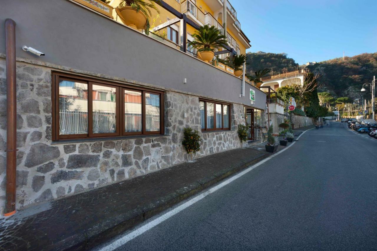 לינה וארוחת בוקר Relais Sorrento Terrace And Relax מראה חיצוני תמונה